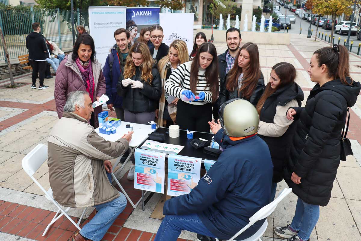 Μεγάλη προσέλευση στα «περίπτερα» υγείας που έστησε ο δήμος Νεάπολης-Συκεών με αφορμή την Παγκόσμια Ημέρα Διαβήτη