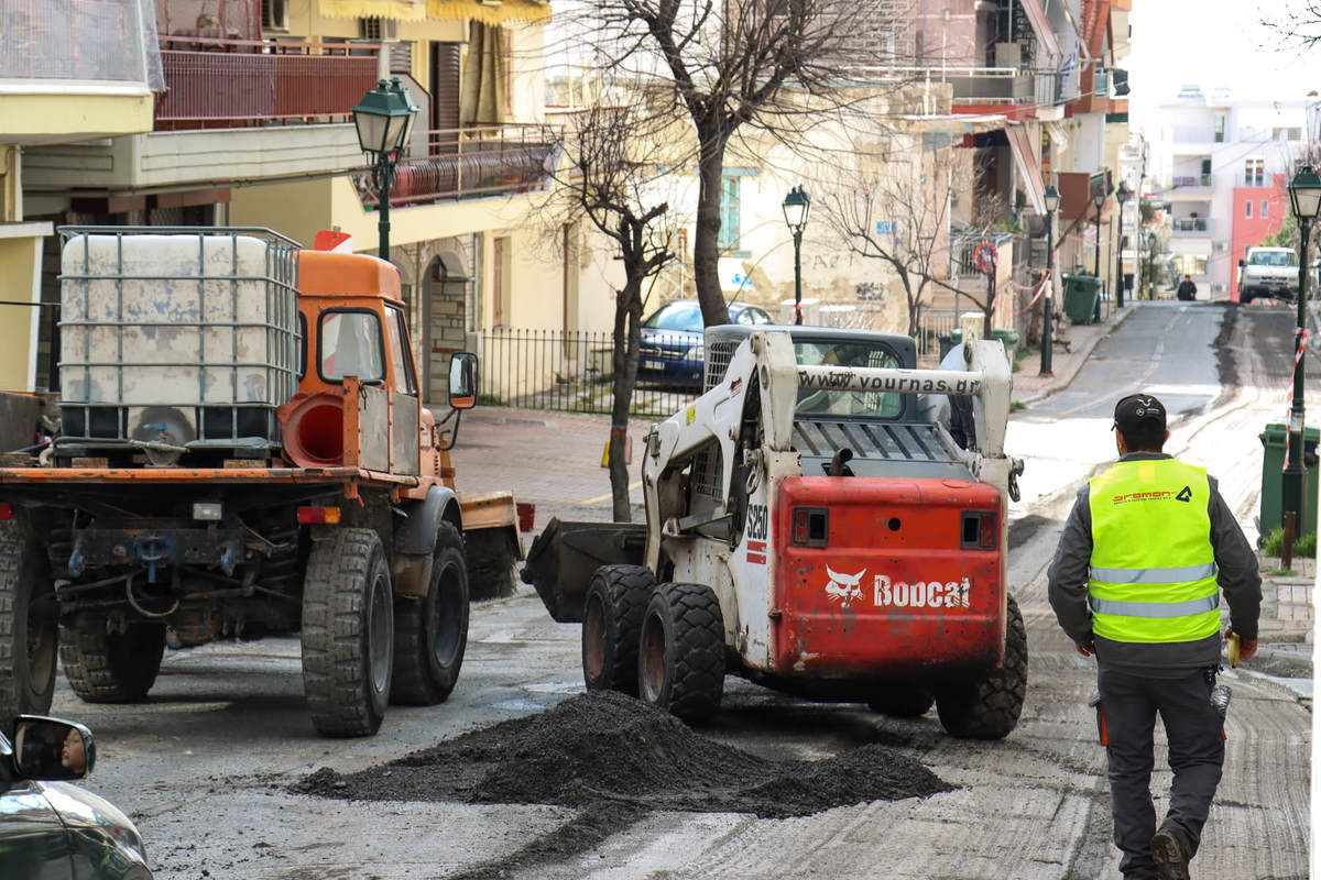Με ασφαλτοστρώσεις στη Νεάπολη συνεχίζεται το έργο αναμόρφωσης 100 δρόμων σε ολόκληρο το δήμο Νεάπολης-Συκεών