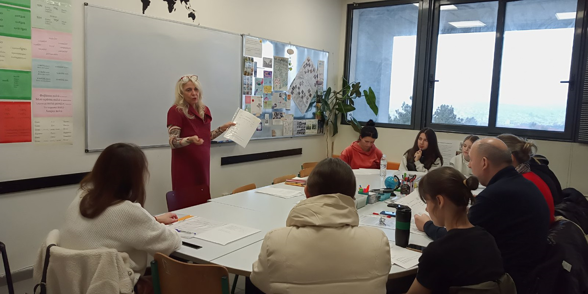 Μαθήματα προφοράς και άρθρωσης της ελληνικής γλώσσας σε πρόσφυγες και μετανάστες προσφέρει το γραφείο Παιδείας του δήμου Νεάπολης-Συκεών 