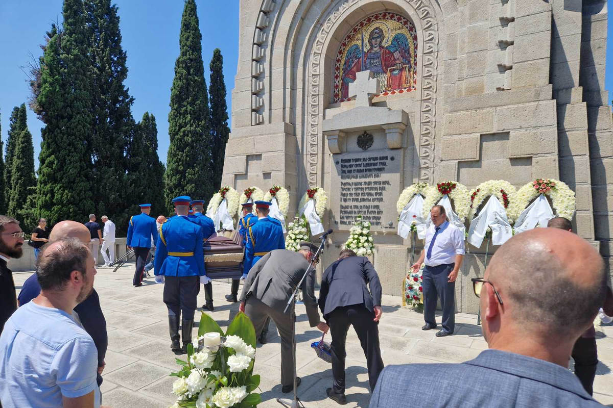 Σε κλίμα συγκίνησης και με υψηλόβαθμη εκπροσώπηση της Σερβικής κυβέρνησης τελέστηκε σήμερα η κηδεία του Γιώργου Μιχαήλοβιτς 